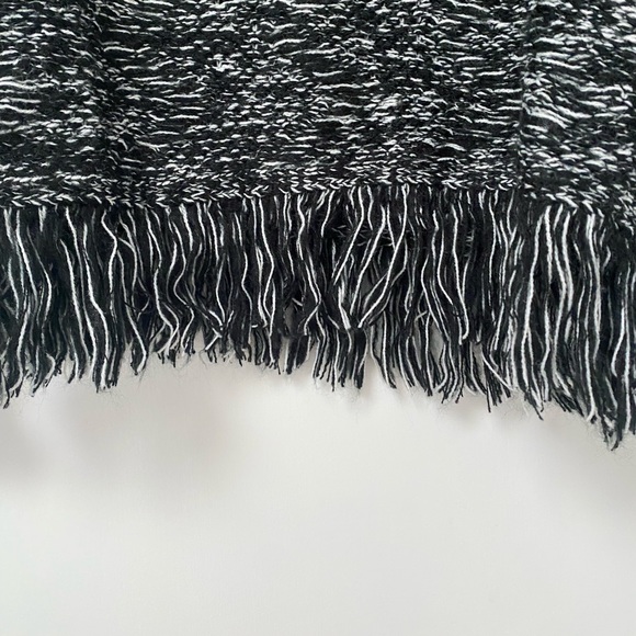 JOHN + JENN fringe sweater NWT - Picture 3 of 4